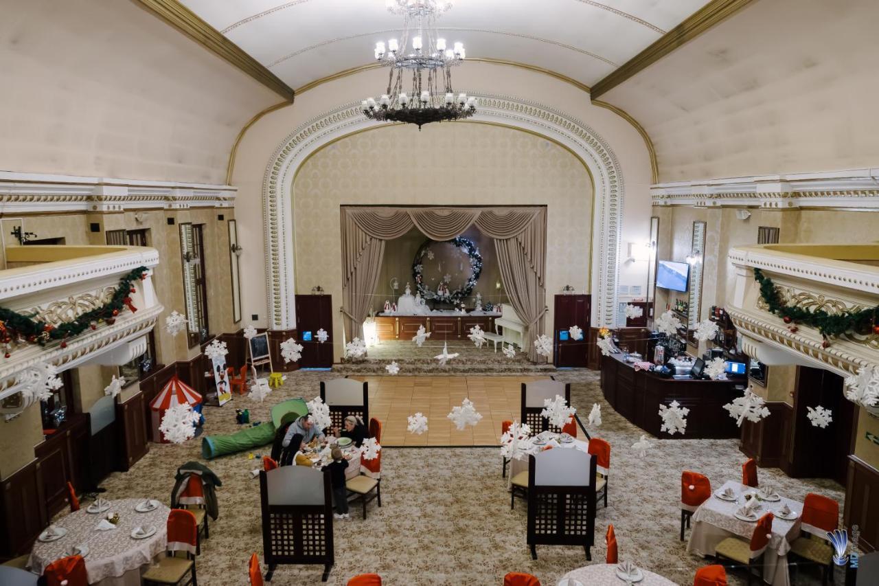 Hotel La Belle Epoque Petroşani Exteriör bild